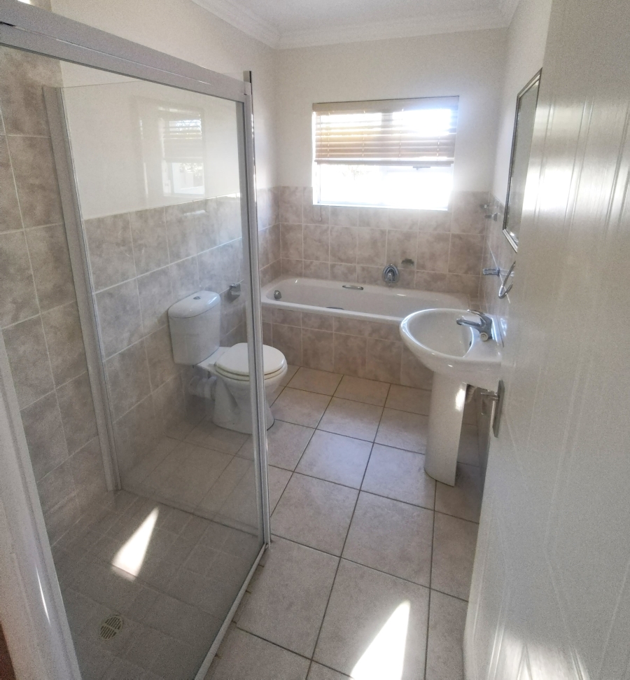5 Bedroom Property for Sale in Wavecrest Eastern Cape